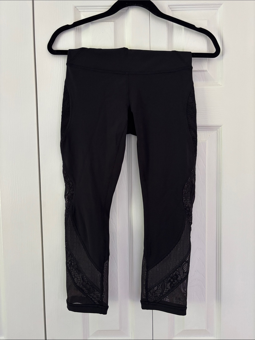Lululemon Black Lace Wunder Under 21” leggings | lace & Mesh Capri Leggings